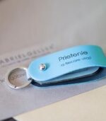 breloc personalizat din piele naturala